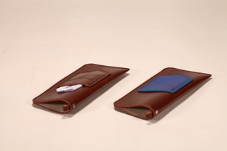 The two types are eyeglasses leather case, leather material, fine line, and a small sandwich on the back can be put into the eyeglasses cloth