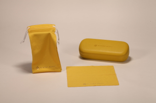 A yellow glasses box set, including glasses iron box, pocket, glasses cloth, packaging atmosphere high-end,