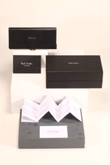 A glasses box set, divided into paper box, folding glasses box, manual composition, LOGO and materials can be defined by themselves, the packaging is very delicate
