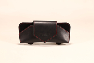 A black hollow leather glass case soft bag, the car line is accurate,