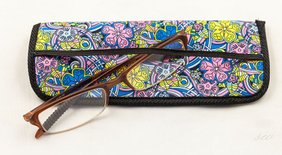 2021 Sunglasses, Printed with Colorful Prints, Hand-woven Leather Glasses Bag