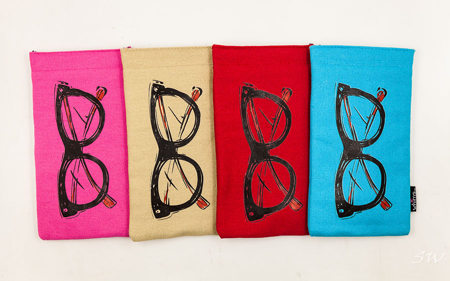 2021 Sunglasses in Four Colors, Printed with Glasses LOGO Glasses Bag