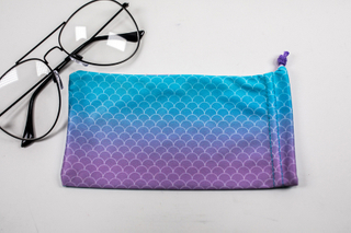 Six Styles of Eyeglass Bags Come in Bright Colors And Are Easy To Carry