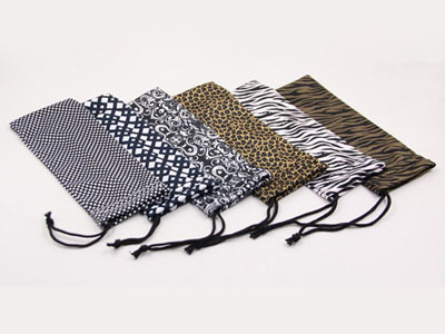 Hot-print Microfiber glasses pouch with one drawstring D132